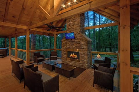 House, Multiple Beds, Hot Tub, Pool View (Adventure Lodge) | Property grounds