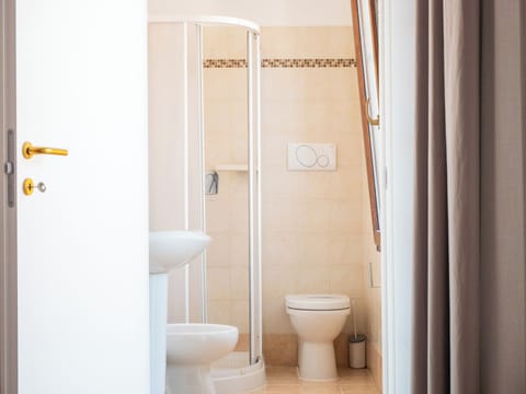 Classic Twin Room, City View | Bathroom | Shower, free toiletries, hair dryer, soap