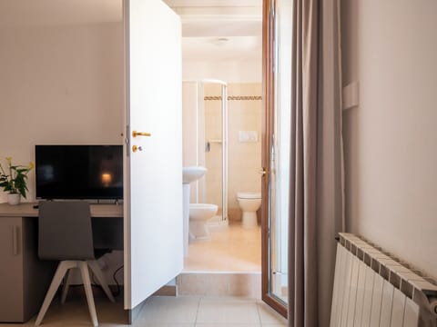 Classic Twin Room, City View | Bathroom | Shower, free toiletries, hair dryer, soap