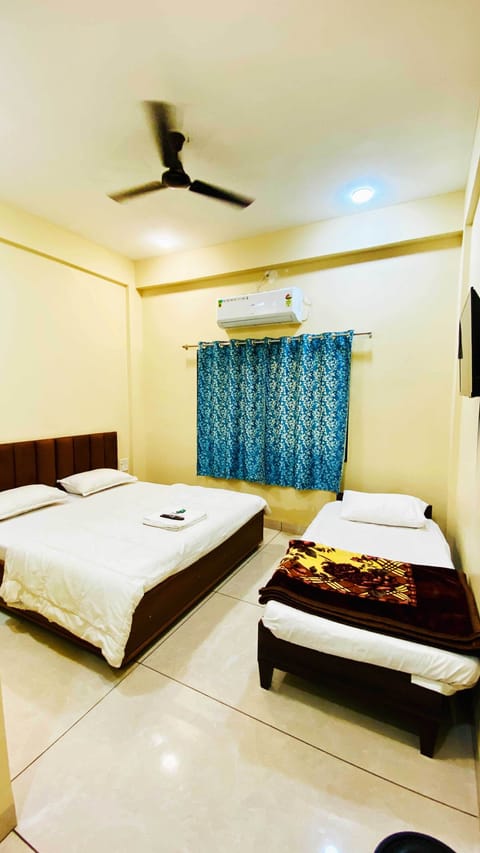 Deluxe Triple Room | Laptop workspace, WiFi (free)