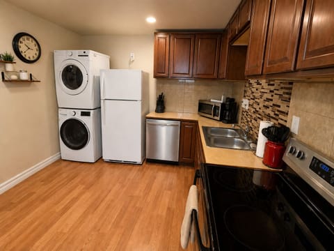 Kitchen and laundry 