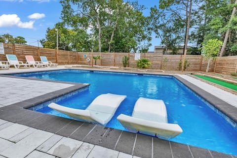 Relaxing Private Backyard Oasis 