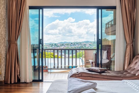 Deluxe Room, Pool View | Blackout drapes, WiFi (free), bed sheets
