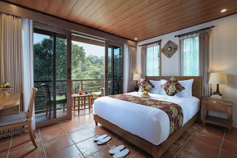 Deluxe Room with Valley View and 10 minutes Foot or Shoulder Massage | Iron/ironing board, free WiFi, bed sheets