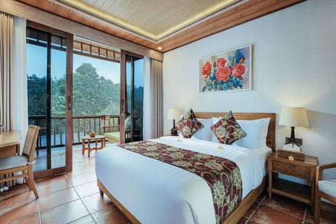 Deluxe Room with Jungle View and 10 minutes Foot or Shoulder Massage | Iron/ironing board, free WiFi, bed sheets