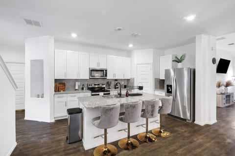 Are you ready to create beautiful memories with your family while embracing the joy of cooking together?