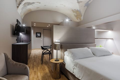Apartment | Blackout drapes, soundproofing, iron/ironing board, free WiFi