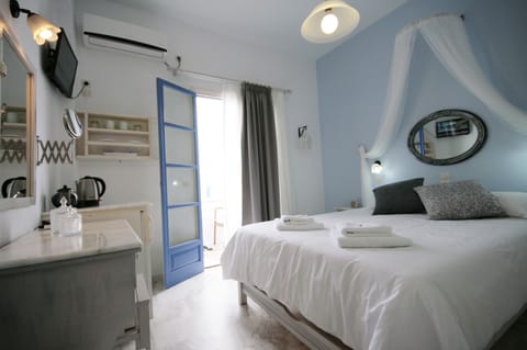 Double or Twin Room | In-room safe, iron/ironing board, free WiFi, bed sheets