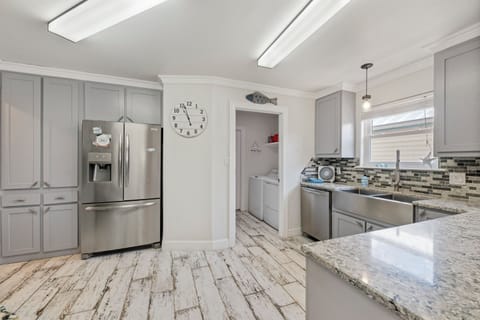 Well-Equipped Kitchen for Everyday Living & Entertaining