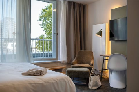 City Double Room | In-room safe, desk, blackout drapes, soundproofing