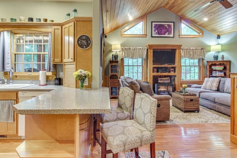 House (2 Bedrooms) | Interior