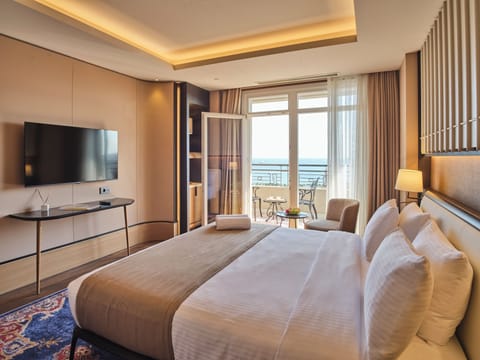 Premium Double Room, Balcony, Sea View | In-room safe, desk, laptop workspace, iron/ironing board
