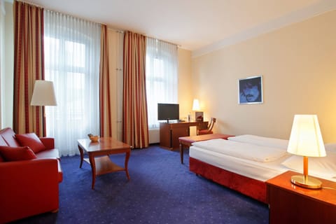 Superior Double or Twin Room | Hypo-allergenic bedding, desk, blackout drapes, soundproofing
