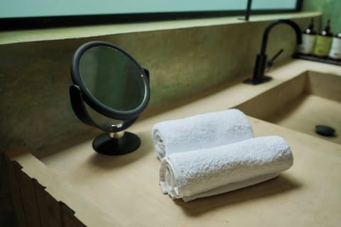 Family Suite, 2 Queen Beds | Bathroom | Shower, towels, soap, shampoo