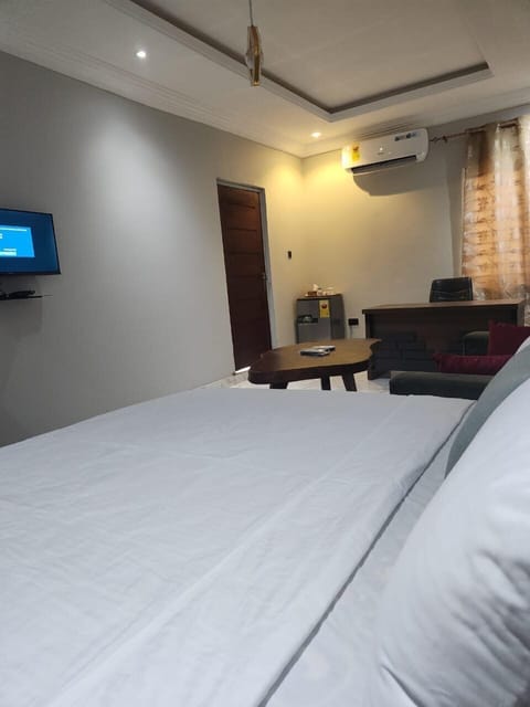 Executive Double Room, Balcony, Valley View | Hypo-allergenic bedding available, desk, laptop workspace