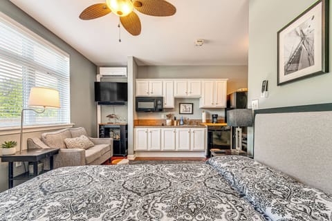 Huddleston Vacation Rental | Studio | 1BA | 300 Sq Ft | Step-Free Access