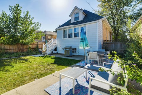 Chicago Vacation Rental | 2BR | 1BA | Stairs Required | 900 Sq Ft