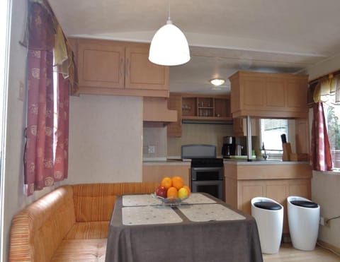 Mobile Home | Dining