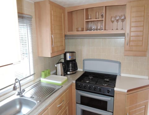 Mobile Home | Private kitchen | Coffee/tea maker