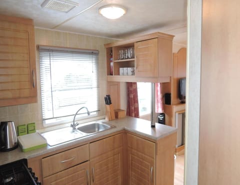 Mobile Home | Private kitchen | Coffee/tea maker