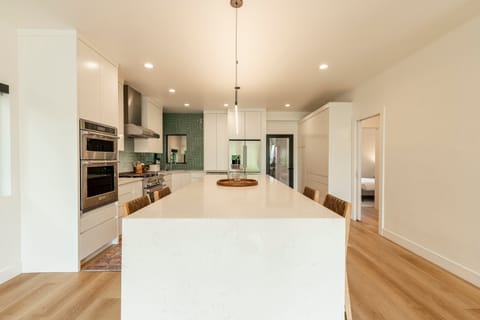 Fully Equipped Kitchen with huge island and bar seating for 4