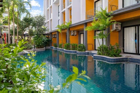 Swimming Pool , Garden