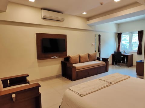 Executive Room, Non Smoking, Air conditioning | Premium bedding, laptop workspace, soundproofing, free WiFi