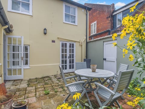 Patio | Courtyards, Diss