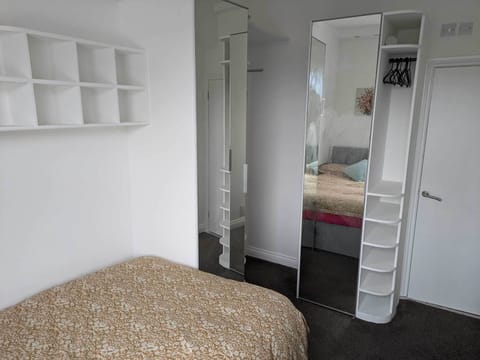 Double Room, Private Bathroom, City View | Desk, laptop workspace, free WiFi