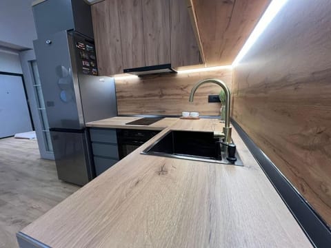 Comfort Apartment, Balcony, City View | Private kitchen | Electric kettle, toaster