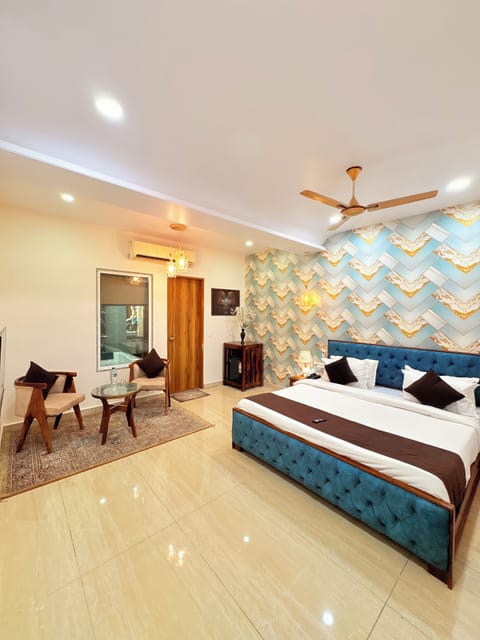 Executive Double Room | Desk, free WiFi