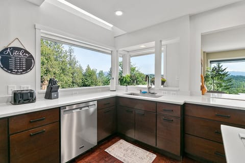 Dishwashing with a view! Rainier & Green River Valley outside your window. 