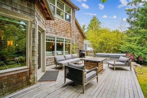 Back Deck at Puffin`s on Larch