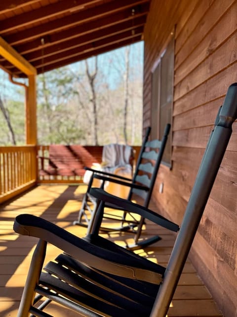 The Treehouse cabin rental Morganton GA
