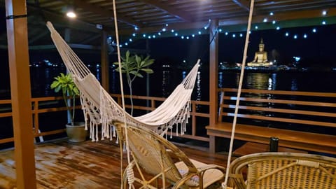 Classic Cottage, River View | Terrace/patio