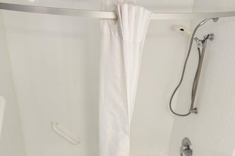 Comfort Room, 2 Queen Beds, Non Smoking | Bathroom | Combined shower/tub, free toiletries, towels, soap