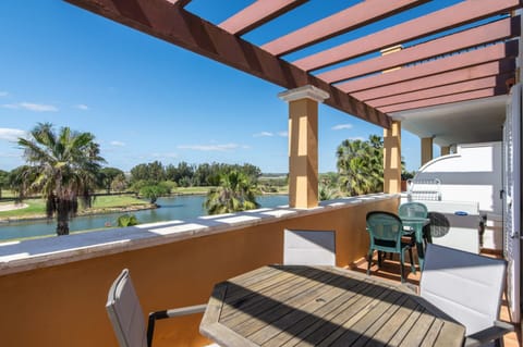 Apartment | Outdoor dining