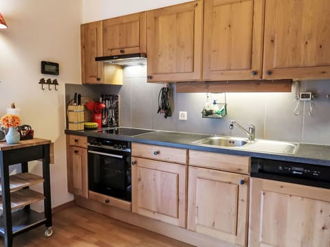 Kitchen Appliance, Kitchen, Countertop, Furniture, Major Appliance, Cabinetry, Wood, Interior Design, Home Appliance, Kitchen Sink