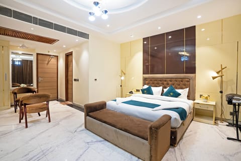 Presidential Room, City View | Premium bedding, individually furnished, desk, laptop workspace