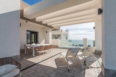 Apartment | Outdoor dining