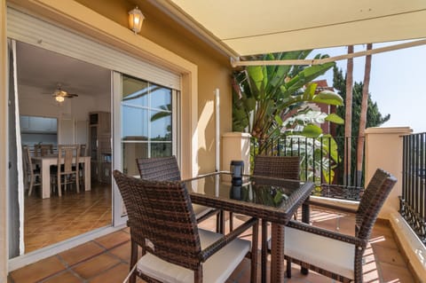 Apartment | Outdoor dining