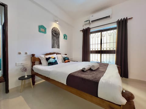 Deluxe Apartment, 1 King Bed with Sofa bed, Pool View | Iron/ironing board, free WiFi