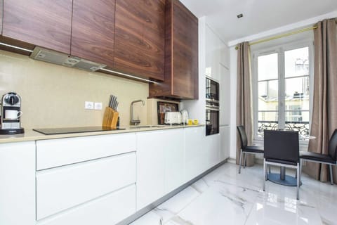 Apartment | Private kitchen | Fridge, microwave, oven, stovetop