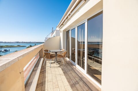 Apartment | Outdoor dining