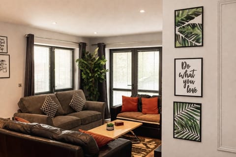 Comfort Apartment | Living area | Flat-screen TV