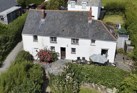 Welcome to Primrose Cottage, Treyarnon Bay.