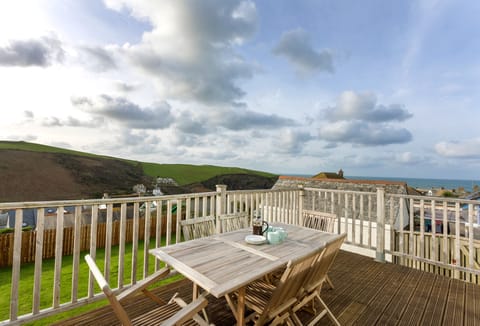 Bay View, Port Isaac: Comfortable outdoor seating on the deck, offering stunning countryside and sea views.