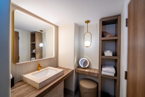 Room, 1 King Bed, Balcony | Bathroom | Shower, hair dryer, towels, soap