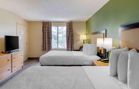 Studio, 2 Double Beds, Non Smoking | Desk, blackout drapes, iron/ironing board, free WiFi