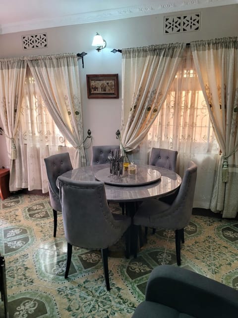 Deluxe Apartment | In-room dining